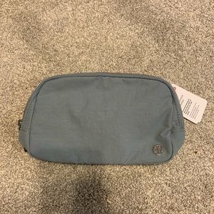 NWT Everyday belt bag in blue cast